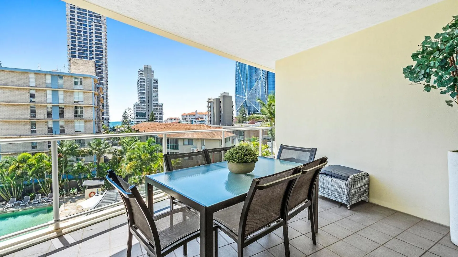 Apartment Wings Resort Surfers Paradise Gold Coast