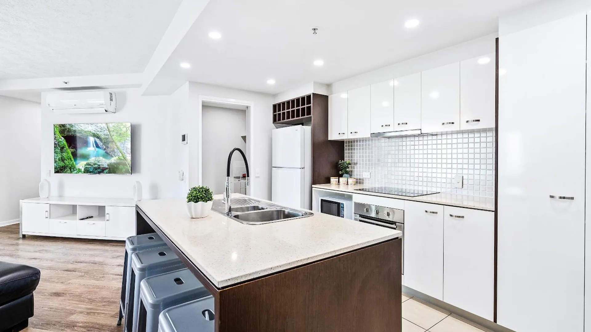 Wings Resort Surfers Paradise Gold Coast Apartment